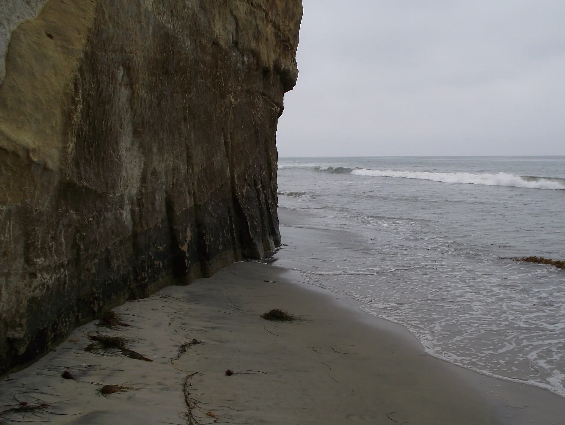 Fletcher Cove bluffs representing Solana Beach, California